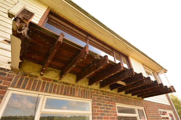 20140806 Balcony structure laid bare